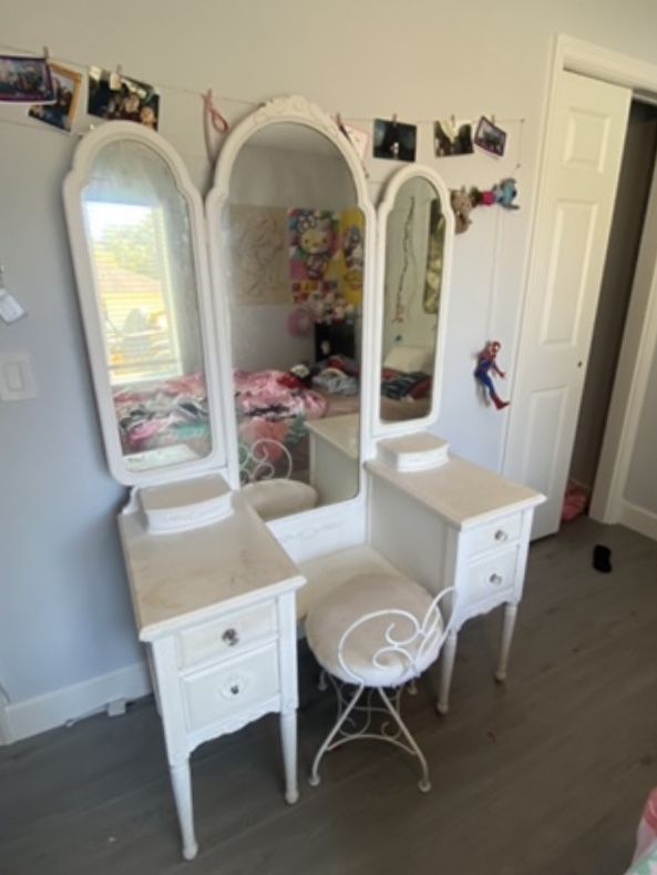 white long mirrored vanity