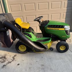 JOHN DEERE D100 RIDING MOWER 42" WITH BAGGER SYSTEM 216 HOURS ONLY $1200