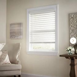 Home Decorators Collection
White Cordless Premium Faux Wood blinds with 2.5 in. Slats - 40.5 in. W x 72 in. L (Actual Size 40 in. W x 72 in. L)