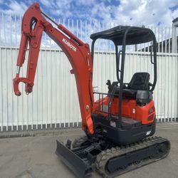 2018 Kubota U17 Mini Excavator (COMES WITH A 12" BUCKET)