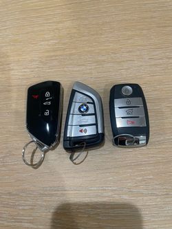 3 car keys for parts