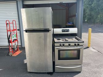 Frigidaire refrigerator and stove set