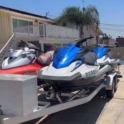 Four Waverunners With A Four Ski Trailer 