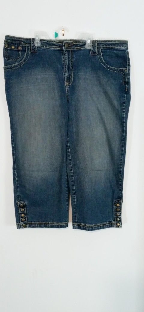 Women's Faded Glory Plus Capri's