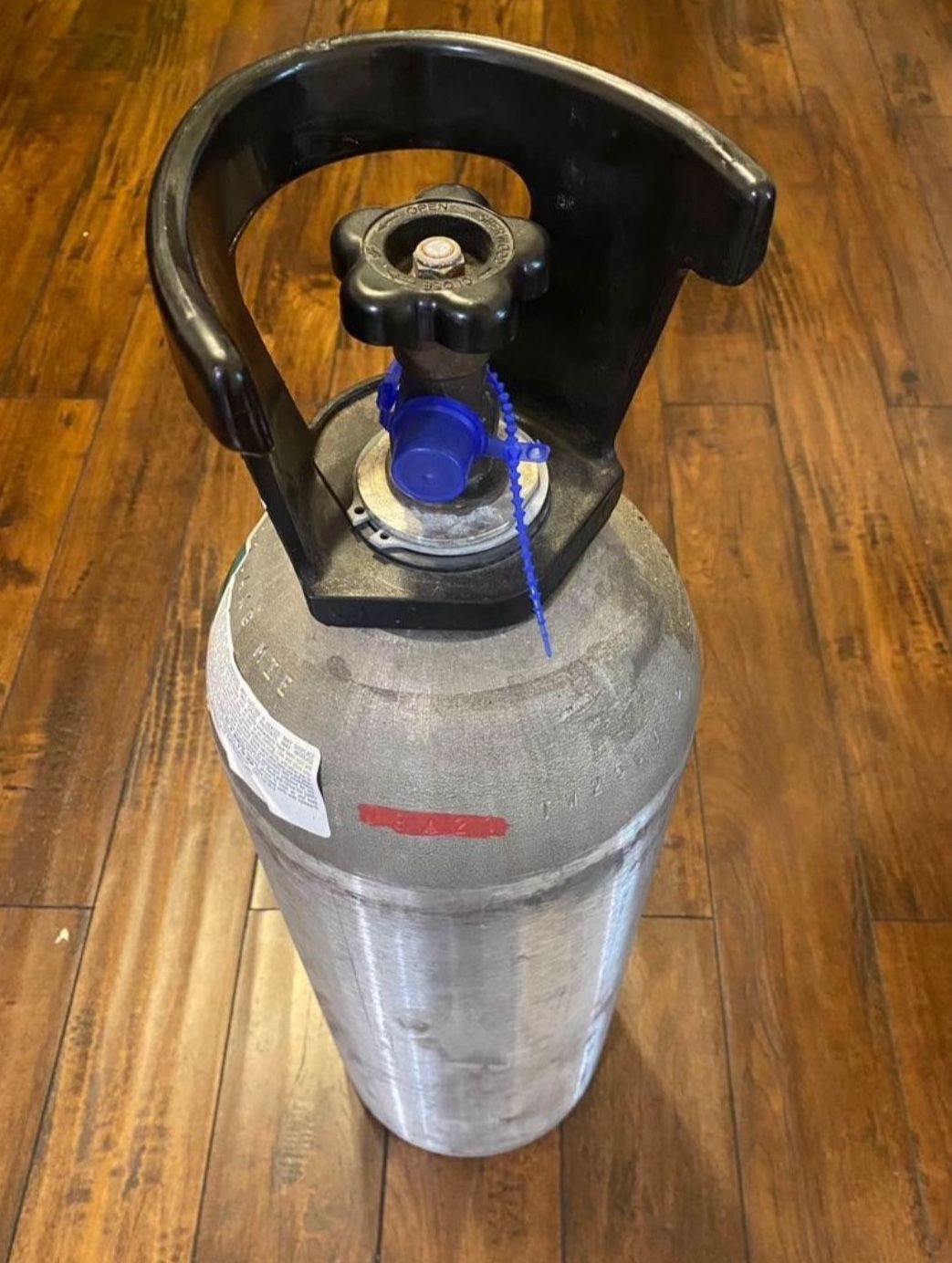 Certified Pre-Owned 20lb CO2 Tanks - Full & Ready for Action! (4 Available) Power your operations efficiently and affordably with our certified pre-ow