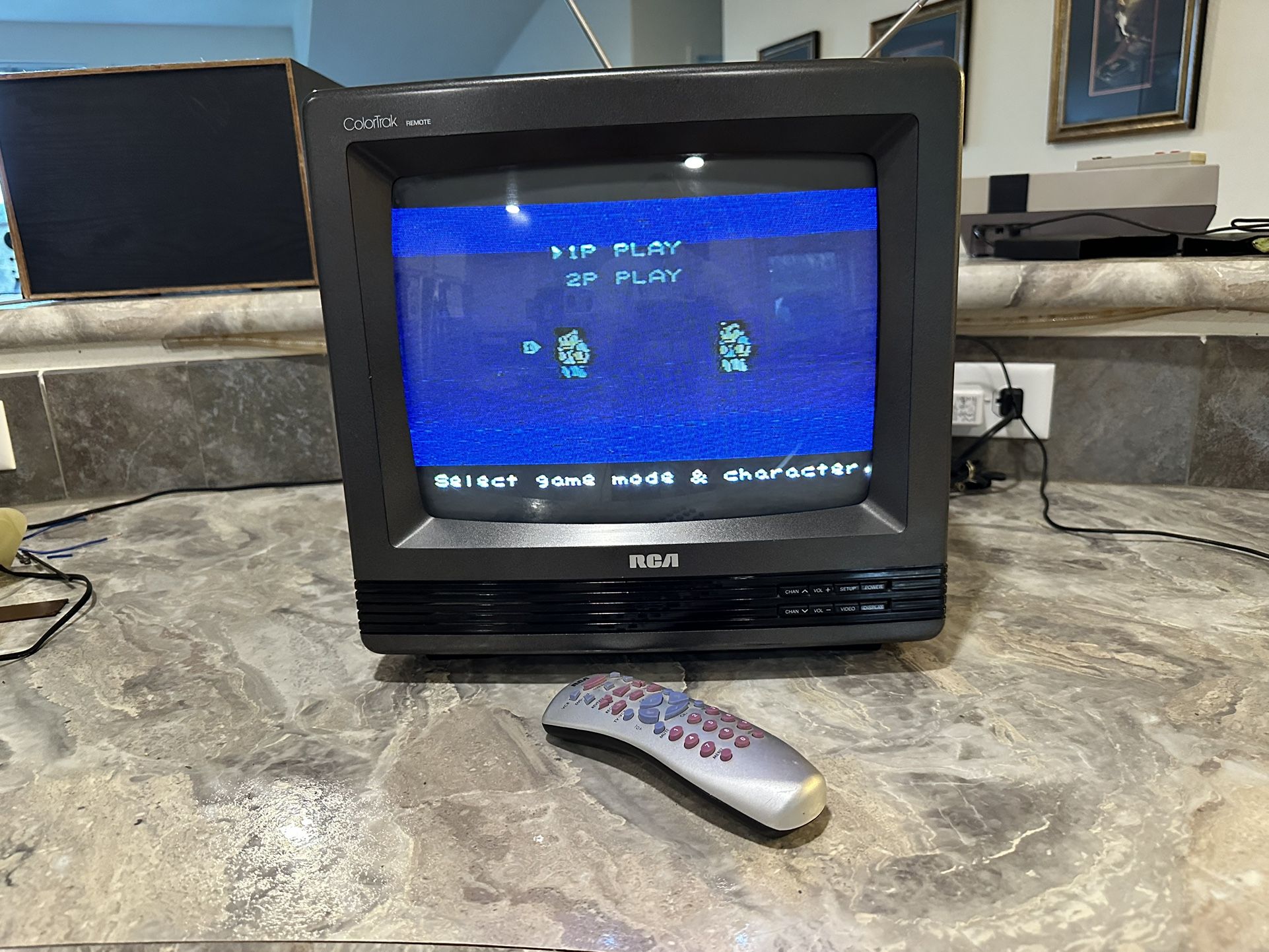 11” RCA CRT TV FOR RETRO GAMING! 1990 Nice Shape