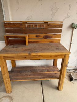 Potting table for gardening