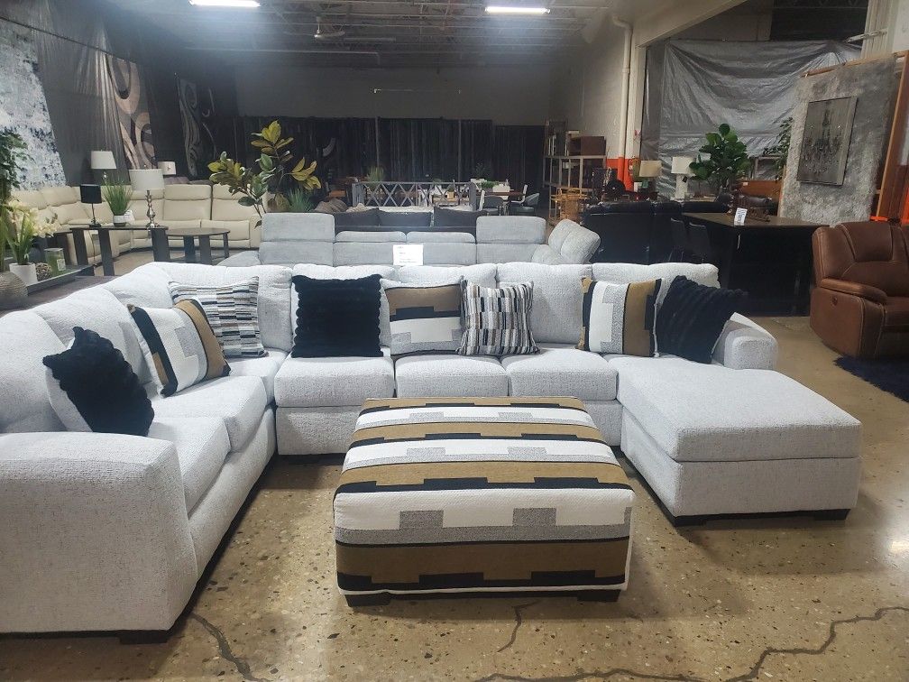 Beautiful White Brown / Black Sectional With Chaise And Ottoman (New)