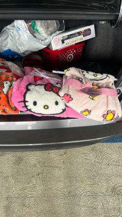 Hello Kitty blankets new