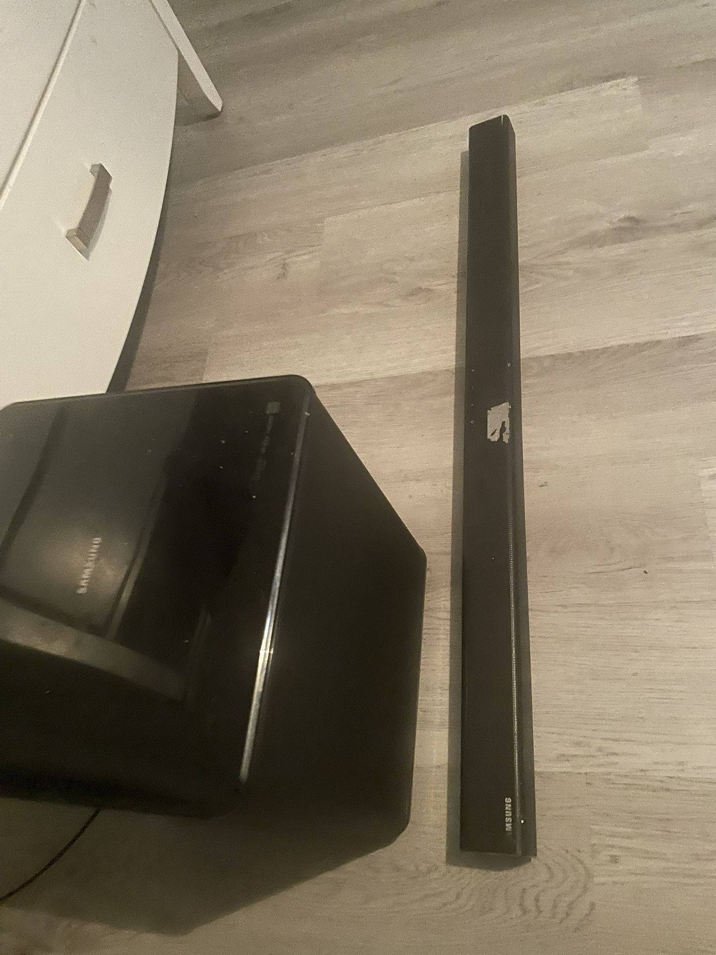 Samsung Bluetooth Soundbar System 80$