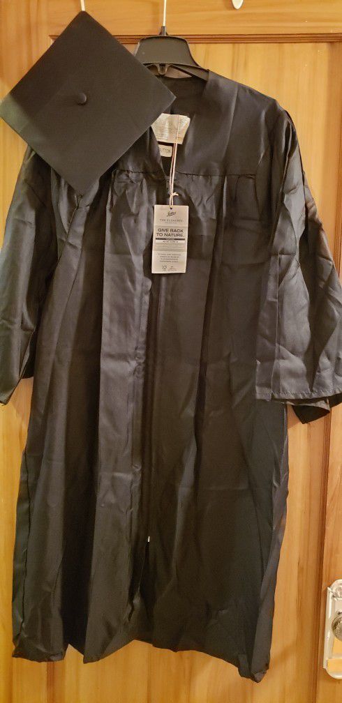 Jostens Graduation Gown Black With Cap Height 5'1 - 5'3    New In Excellent Condition 