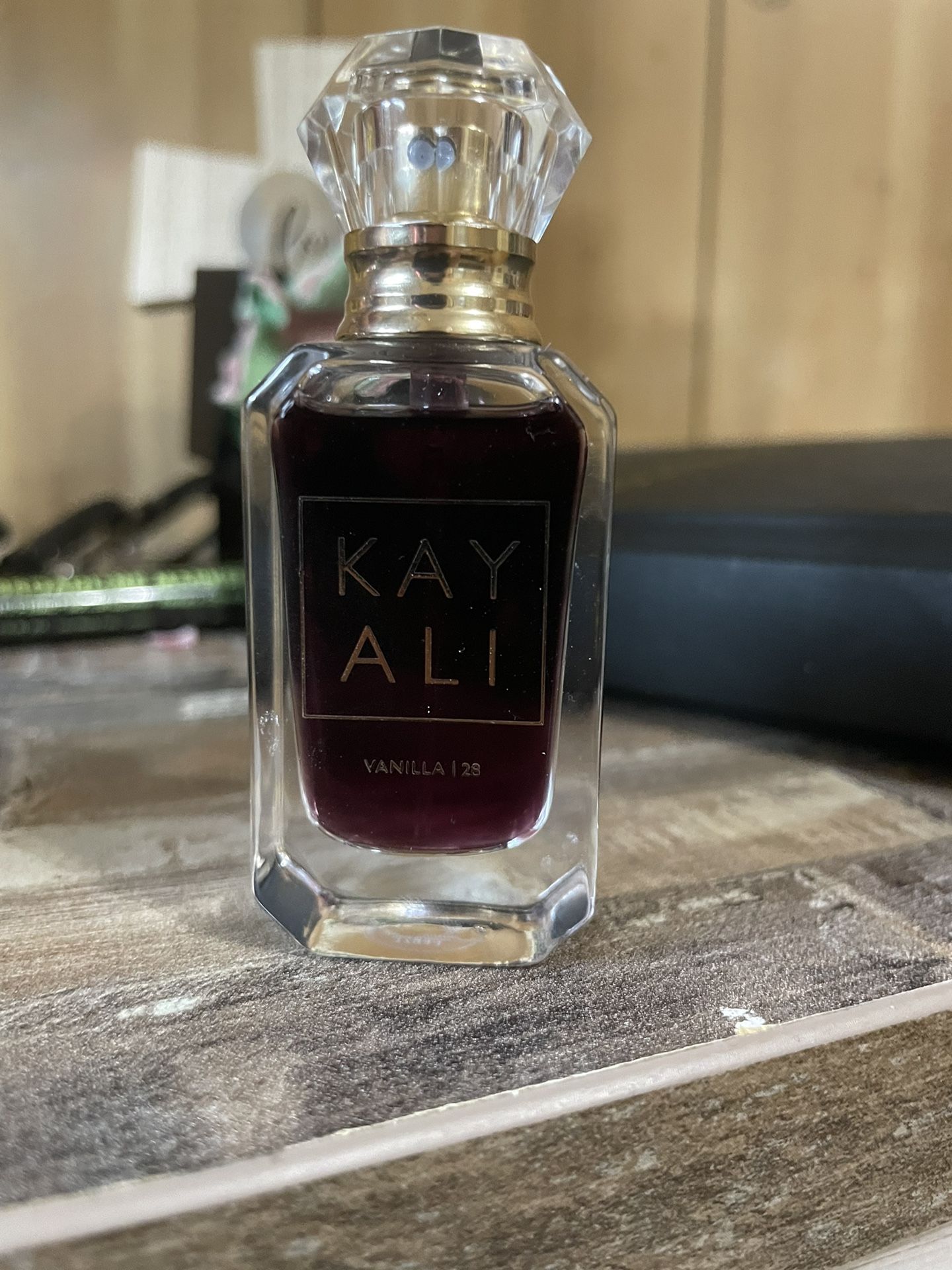 KAYALI VANILLA 28