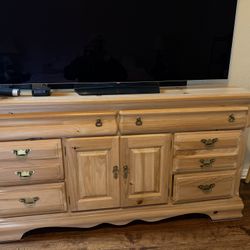 Dresser Drawers With Trifold Mirror 