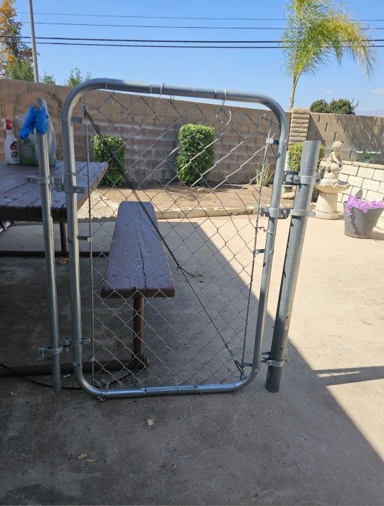Adjustable gate.