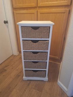 White storage shelf/dresser with 5 wicker basket inserts