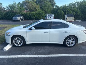 2014 Nissan maxima