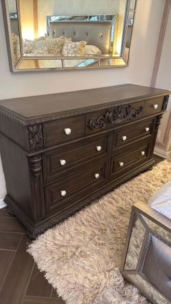 Dresser 7 drawers