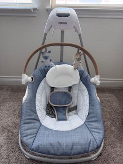 Ingenuity Simple Comfort Compact Swing with Wood Toy Bar - Chambray