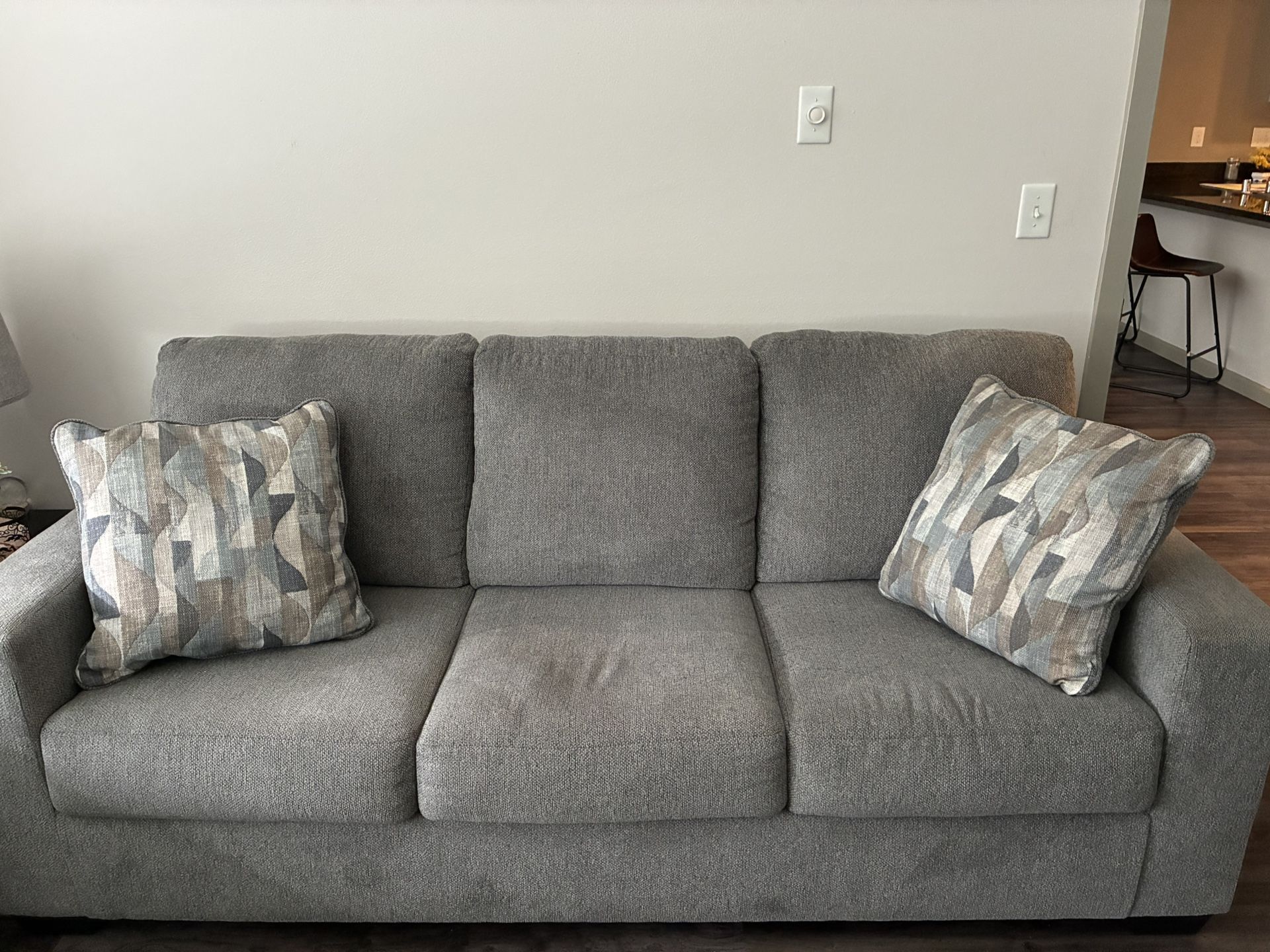 Couch With 2 Cushions