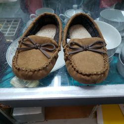 Size 8 Kids Cat And Jack Moccasin-style 