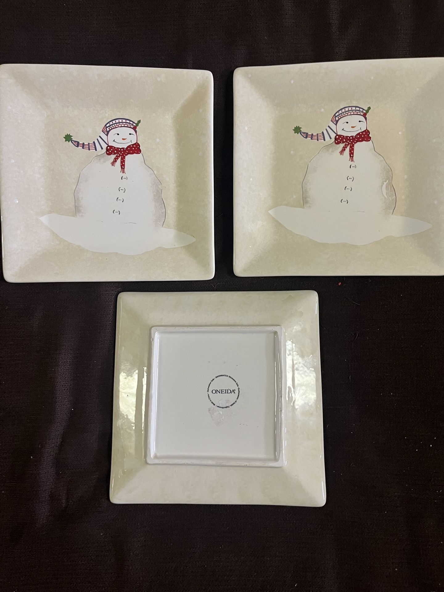 ONEIDA Decorative Holiday Plates (3)