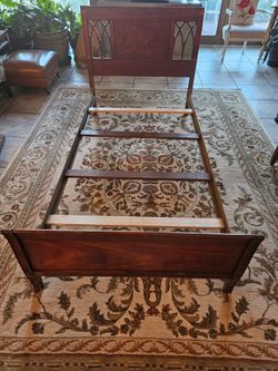 Dixie antique Mahogany twin bed