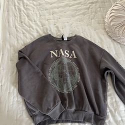 Crewneck NASA Size:M For 15$