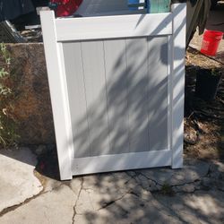 Vinyl Gate