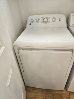 GE 7.2 cu ft Gas Dryer – White (Like New)