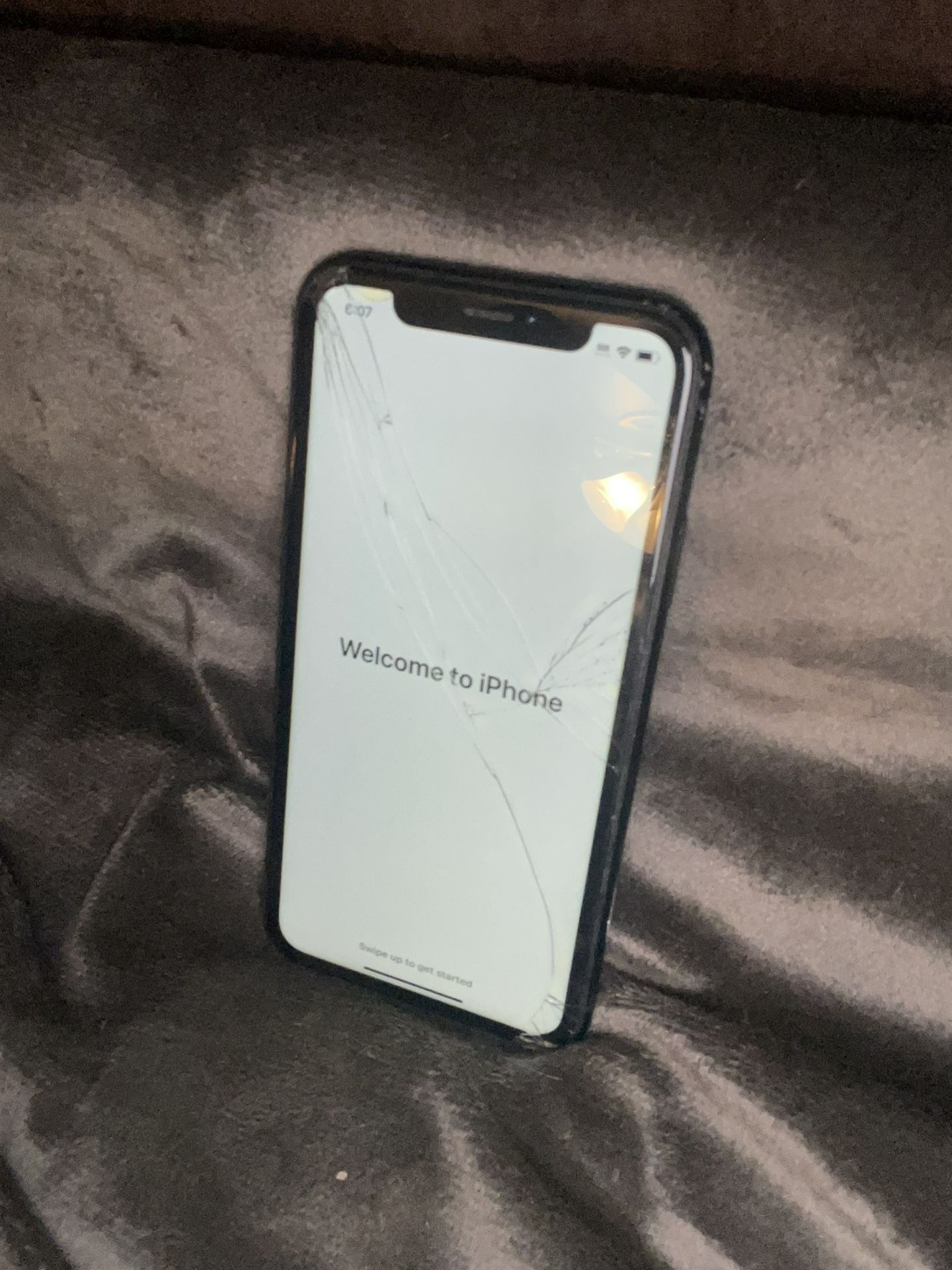 Cracked iPhone XR. UNLOCKED for Sale in Mount Washington, KY OfferUp