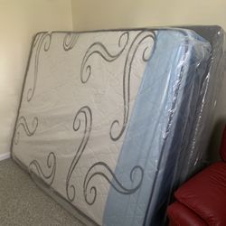 Queen Size Mattress Pillowtop And Box Spring Set 2PC.