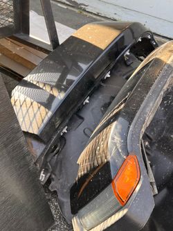 2020 Jeep gladiator black painted stock fenders. With factory LED blinkers.