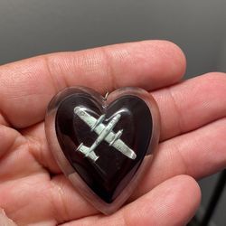 VINTAGE WWII LUCITE PIRPLE PENDANT/WITH PLANE