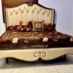 Gorgeous Florence European High Grade Upholstered Sleigh Complete King Bedroom Set Excellent Condition 