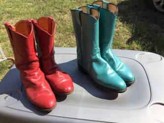 Justin ladies Rogers size 6 1/2. The red pair has small scuff in front. Teal pair perfect. That' price is for each pair