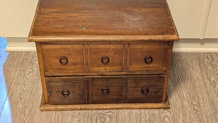 Chest with open lid - very used - $5