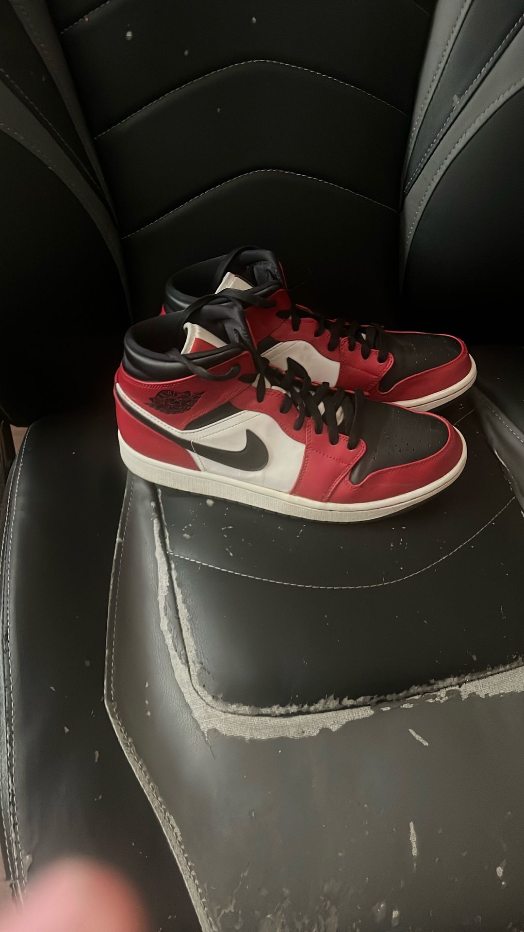 Jordan 1s Chicago Black Size 9.5