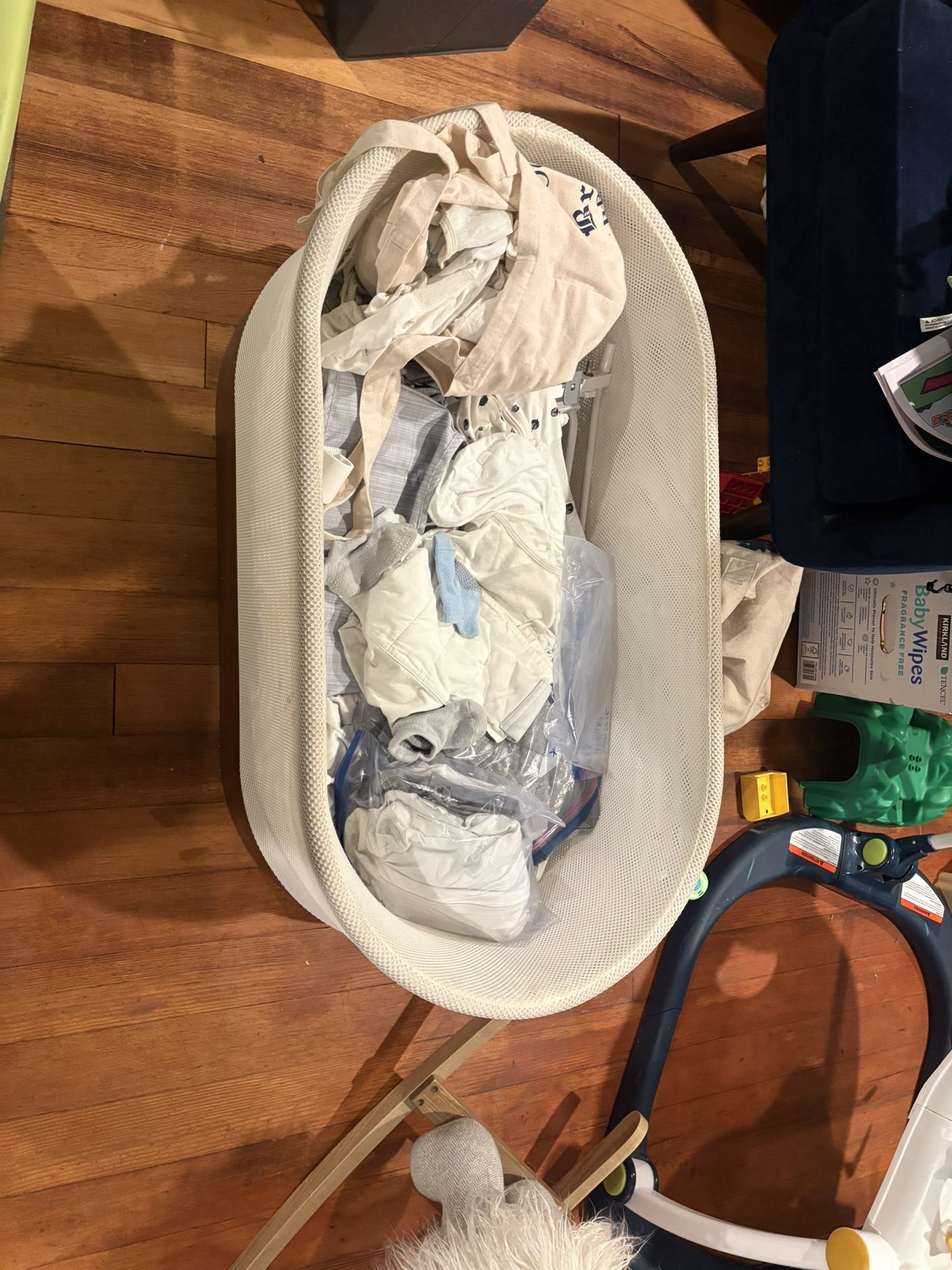 Snoo Bassinet W/Accessories