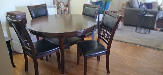 Dining room table