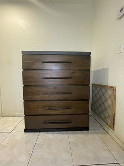 Modern Wood Style Dresser - Good Condition
