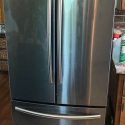 SAMSUNG  Refrigerator (French Door Blk- Stainless {Used})
