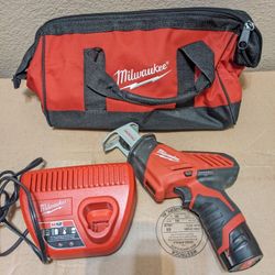 Milwaukee Hackzall M12 Recipe Saw Kit W/2Ah Batería Y Cargador 
