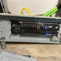 Siemens 200amp panel with 36 circuit breakers