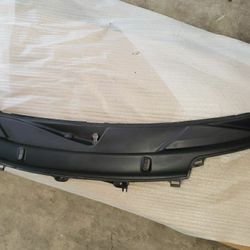 PORSCHE 997 WINDSHIELD COWL COVER PART Number 997 572 563 10