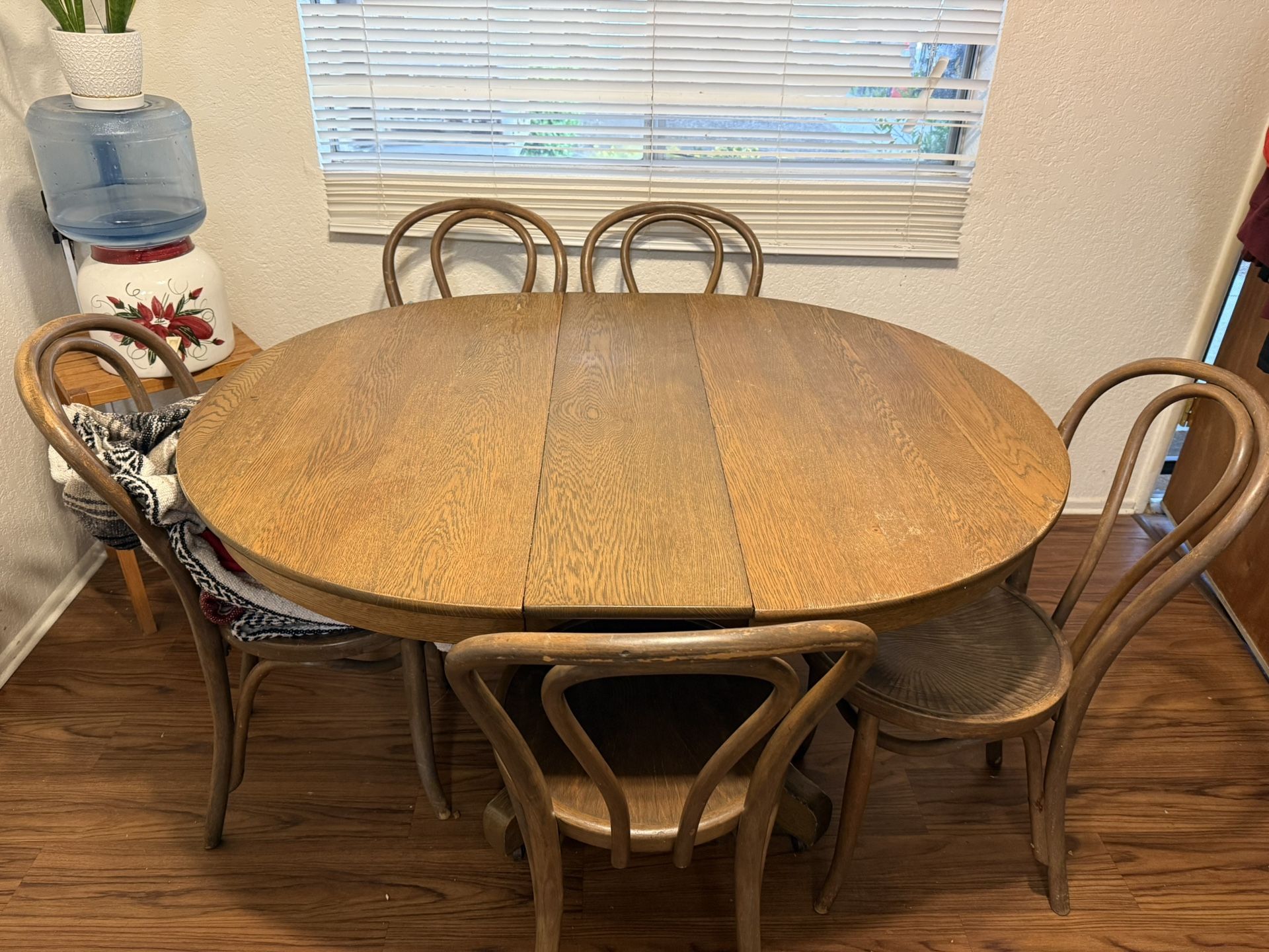 Table And 5 Chairs 