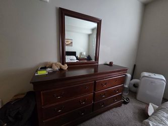 5 pc bedroom set MOVING MAKE OFFER