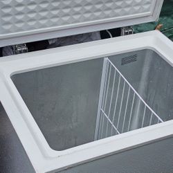 5 Cu Small Deep Freeze Excellent Conditon
