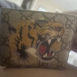 GUCCI Tiger Canvas Bifold Wallet – GG Supreme edition holiday special 