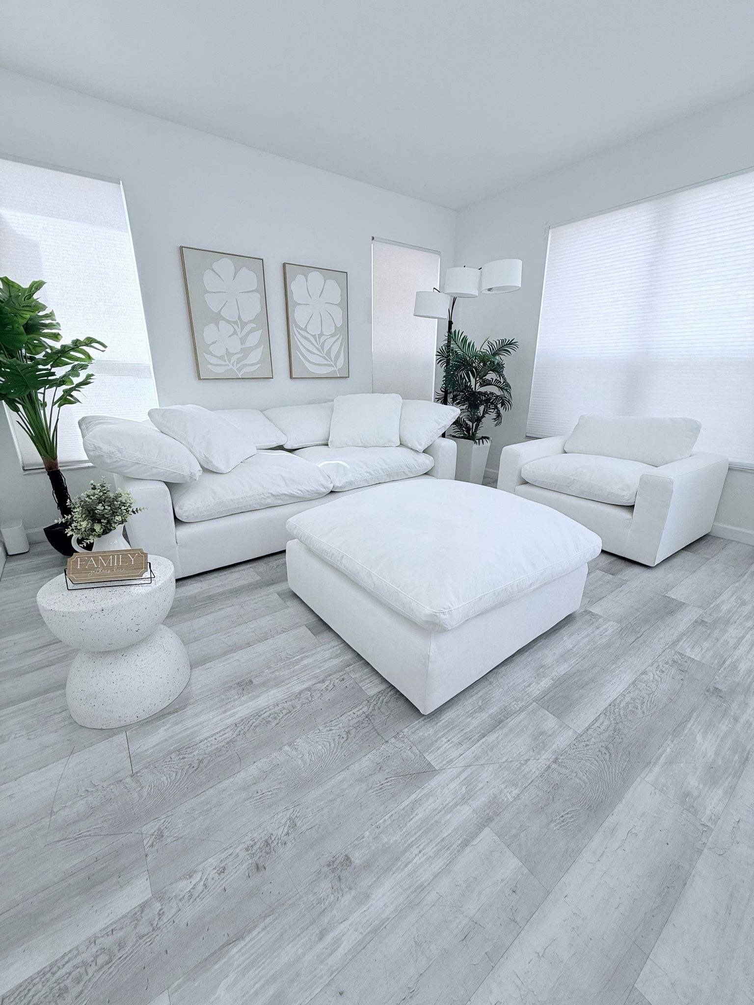 Set cloud loveseat, chair & ottoman white City Furniture
