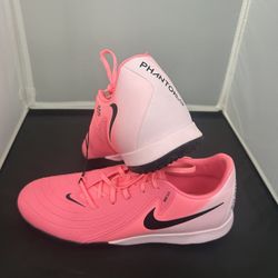 Nike Phantom 2 Size 8 